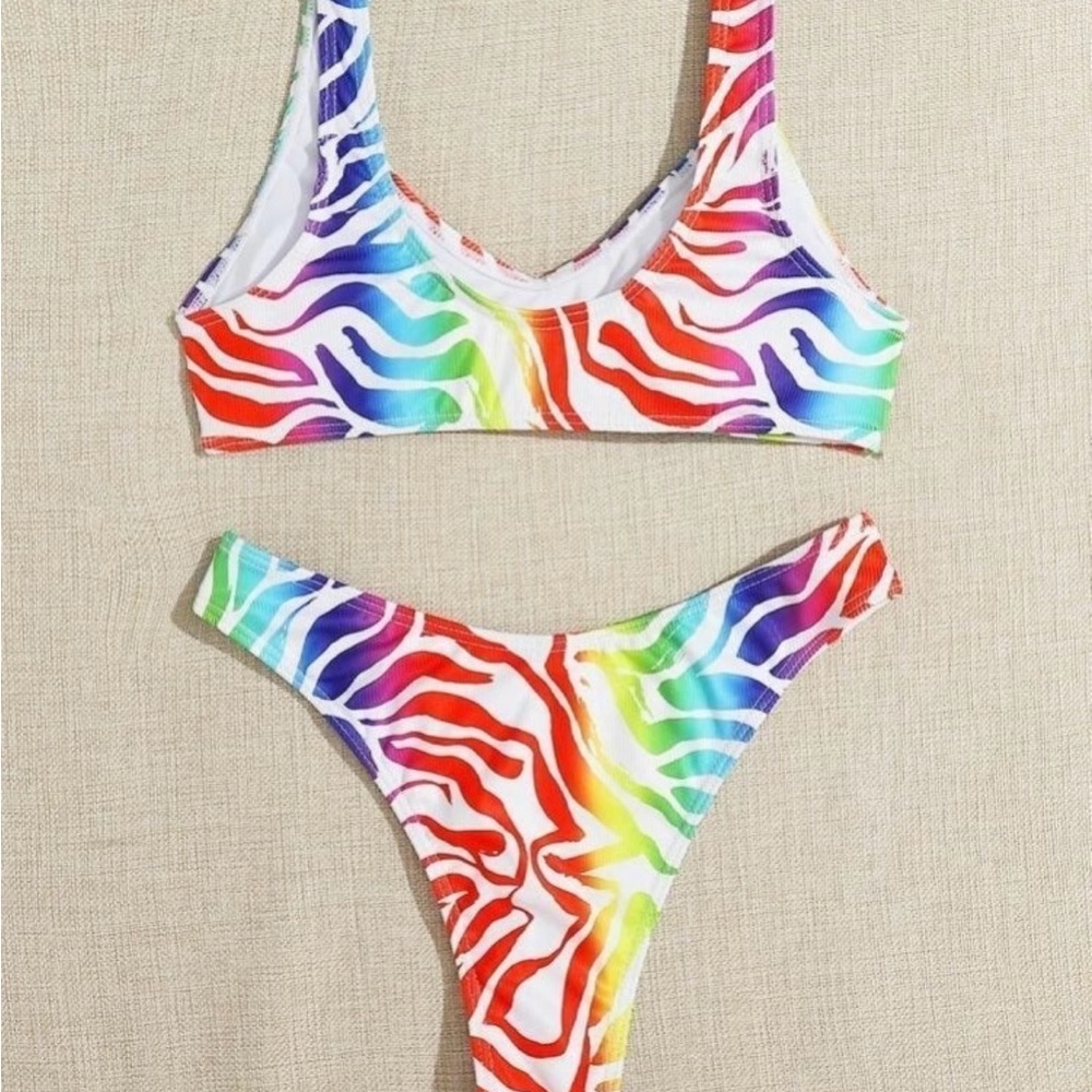 Bikini - Picture 2 of 2
